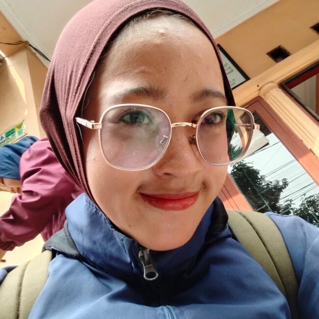 Babysitter in Bekasi: Cantika