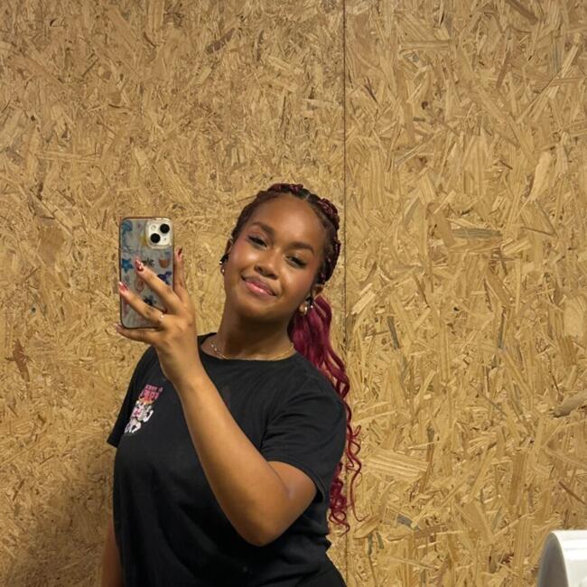 Babysitter in Serra: Karollainyr