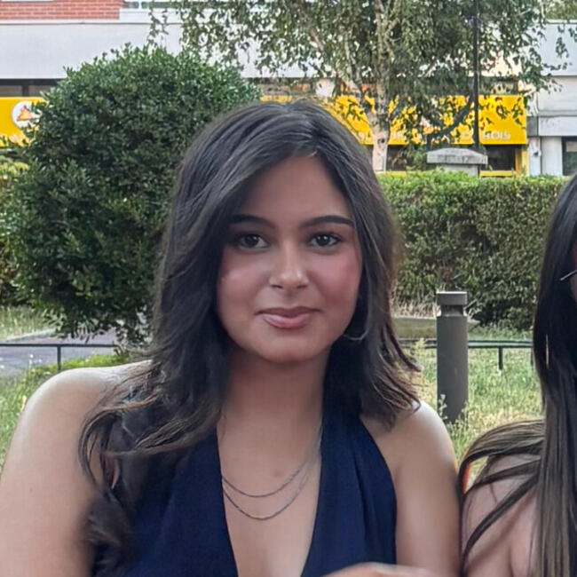Babysitter in Suresnes: Meryem