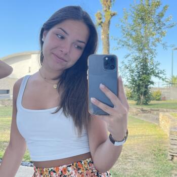 Babysitter in Le Sourn: Lola