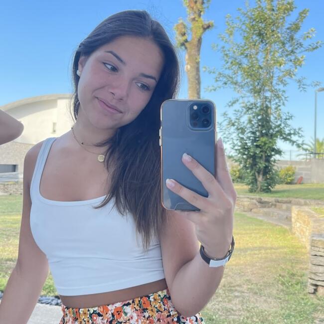 Babysitter in Le Sourn: Lola