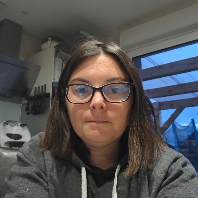 Babysitter in Aulhat: Jessica