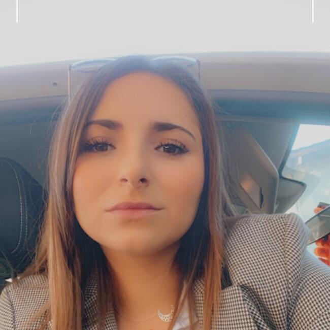 Babysitter in Saint-Pierre-du-Mont: Lea