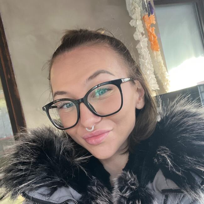 Bébiszitter Ágfalva területén: Dorina