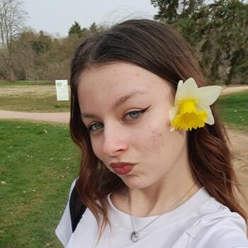 Babysitter in Saint-Yorre: Alicia