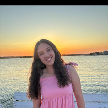 Babysitter in Clayton: Mikayla