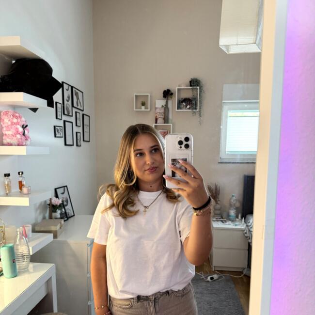 Babysitter in Kelkheim: Felicia
