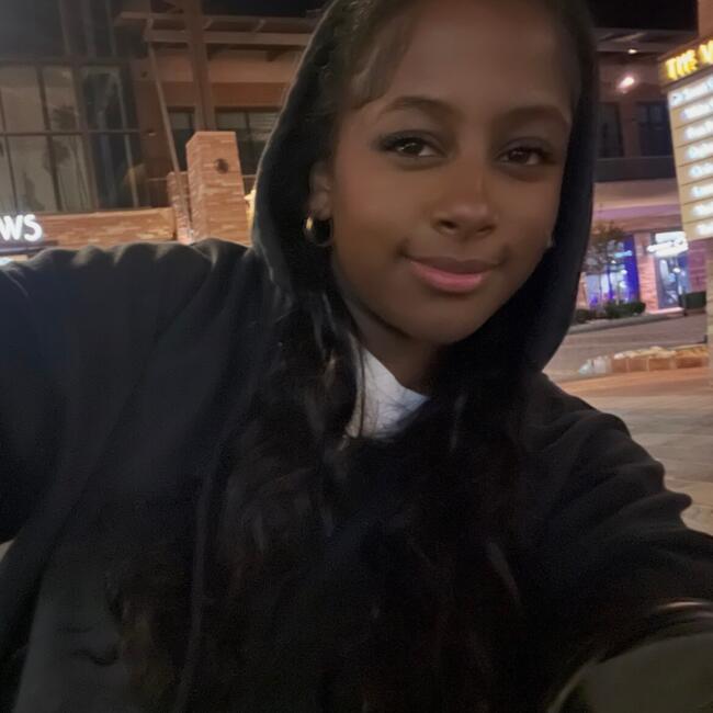 Babysitter in Aurora: Simra