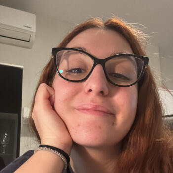 Babysitter in Rhodes: Nina