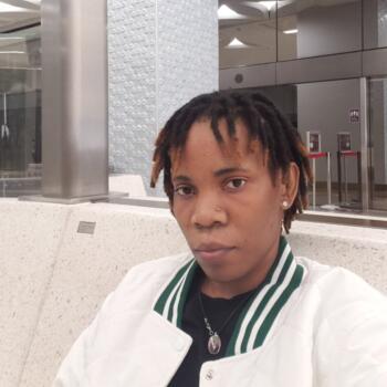 Babysitter in Doha: Elizabeth