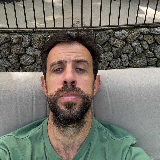 Trabalho de babysitting em Braga: João