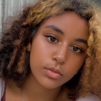 Babysitter in New Bedford: Emily