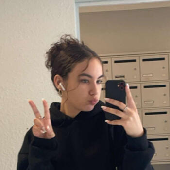 Babysitter in Paris: Rania