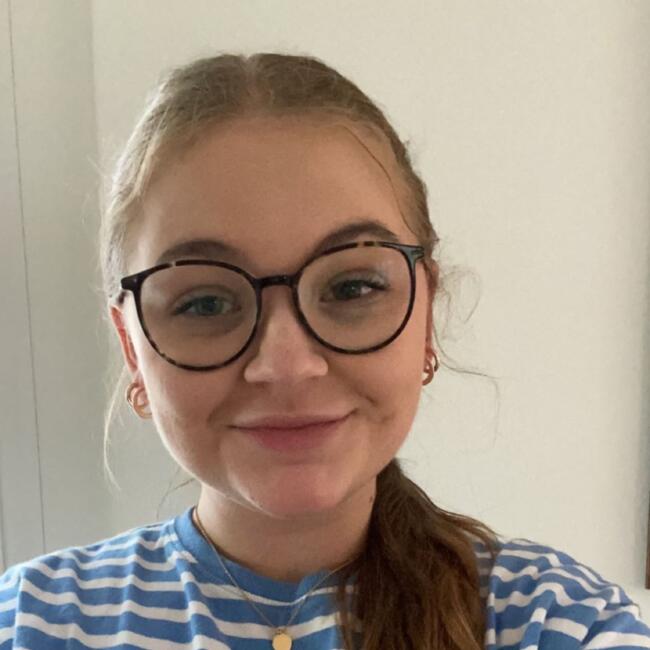 Babysitter a Pfäffikon: Leanne