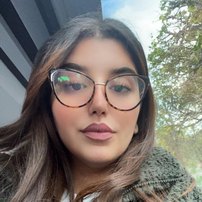 Babysitter in Chilly-Mazarin: Yasmina