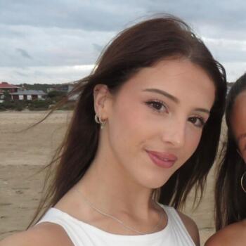 Babysitter in Auckland: Lucy