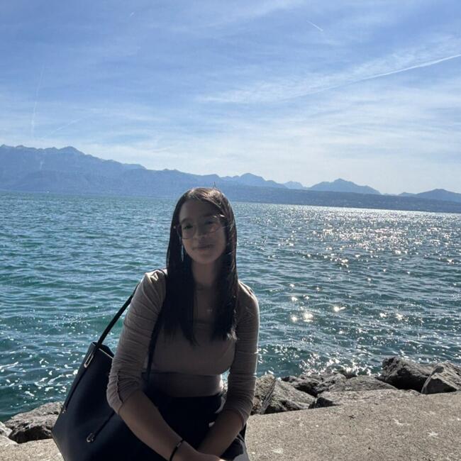 Babysitter in Lausanne: Yasmine