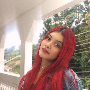 Babysitter in São Sebastião: Julia