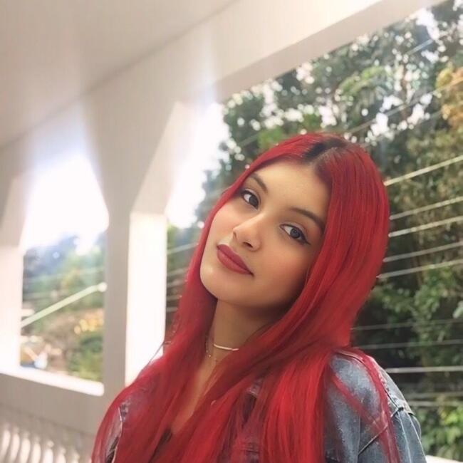 Babysitter in São Sebastião: Julia