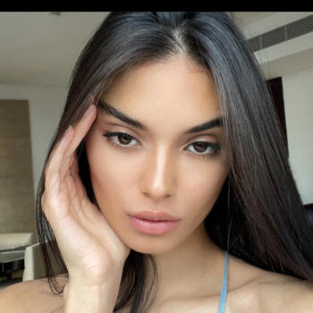 משרת בייביסיטר ב- דובאי: משרת בייביסיטר Stephanie