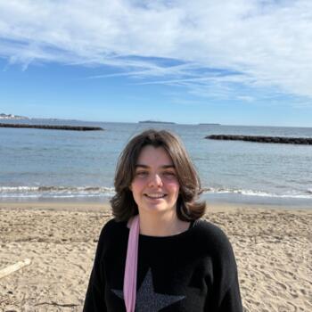 Babysitter in Mandres-les-Roses: ZOE