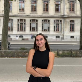Babysitter in Lyon: Carla