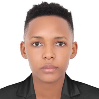 جليسة أطفال إمارة الشارقة: Namatovu Janemark