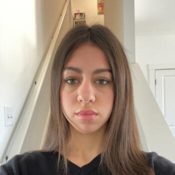 Babysitter in Knoxville: Yasmin