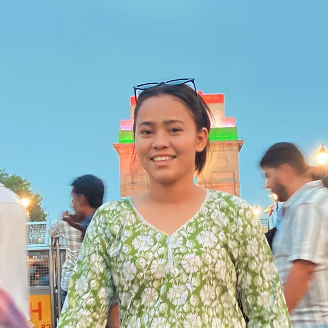 गुरुग्राम में बेबीसिटर: Rakhi