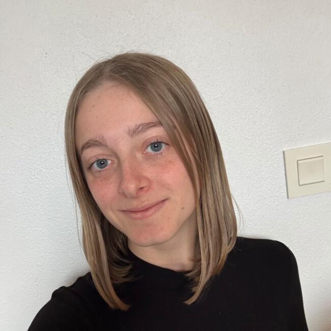 Babysitter in Bourg-en-Bresse: Lola