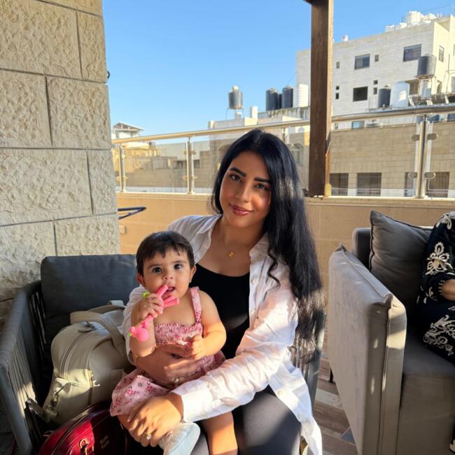 وظيفة جليسة أطفال في دبي: Laila