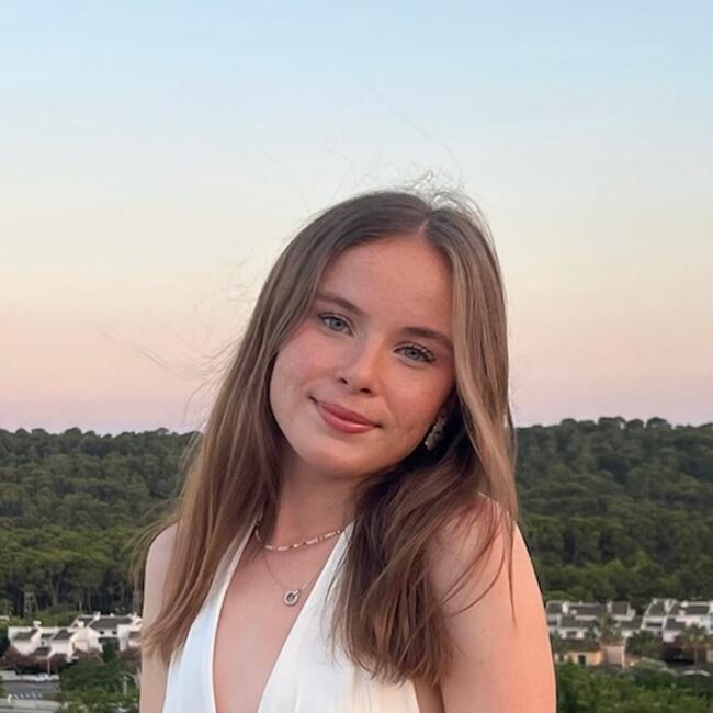 Babysitter in Chavannes: Suzon