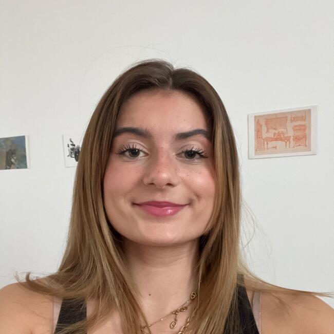 Babysitter in Créteil: Clemence