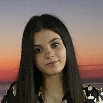 Babysitter in Paris: Yamira