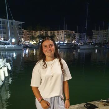 Babysitter in Saint-Médard-sur-Ille: Nina