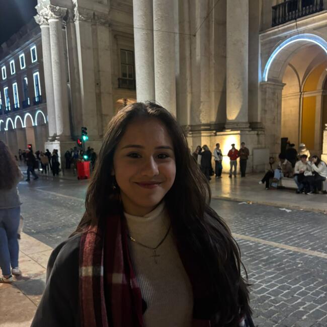 Babysitter in Lisbon: Laura