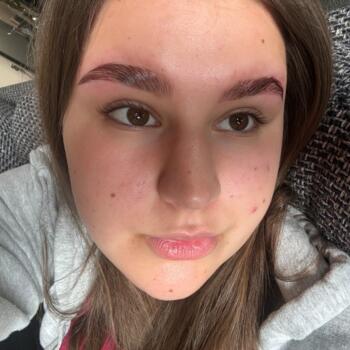 Babysitter in La Louvière: Célia