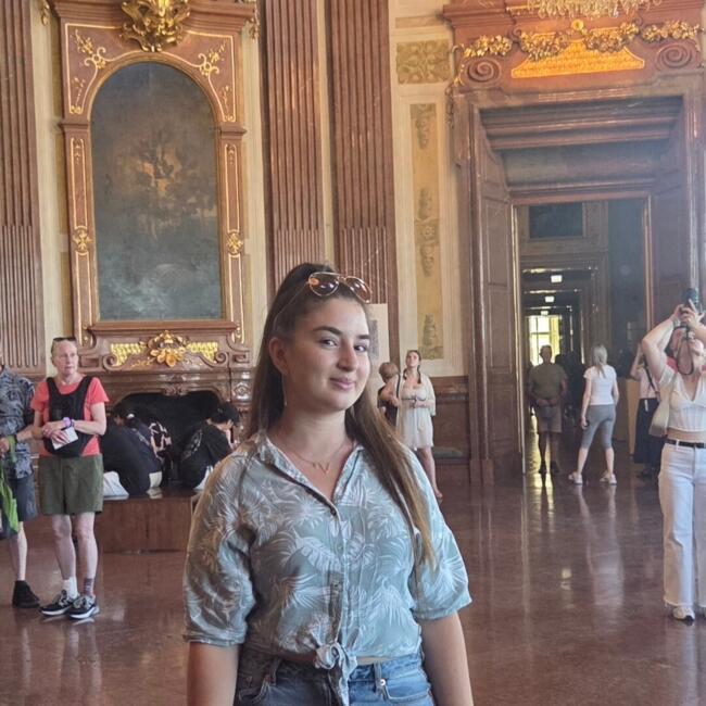 Babysitter in The Hague: Andreea - Alexandra