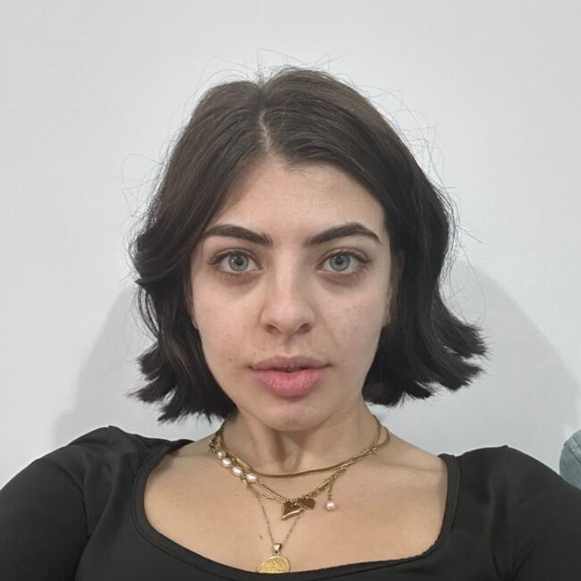 Kokıno Trımıthıa bölgesinde bebek bakıcısı: Natali