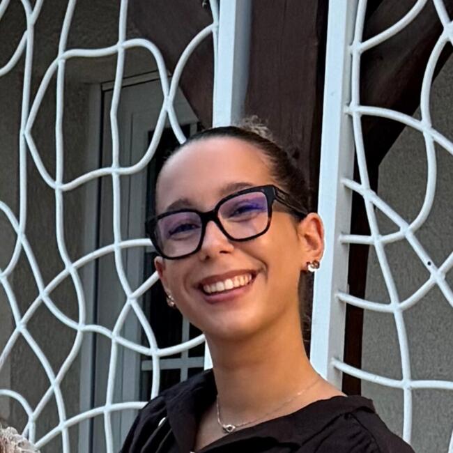 Babysitter in Cormontreuil: Athena