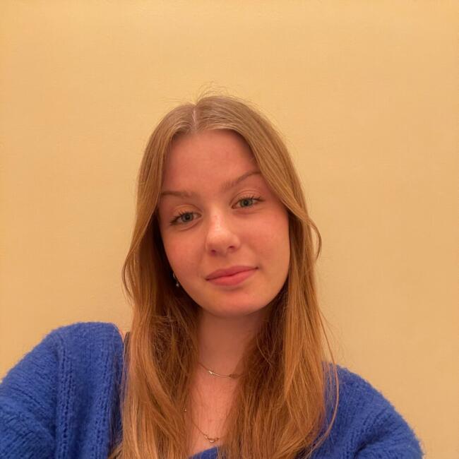 Babysitter in La Chevrolière: Justine