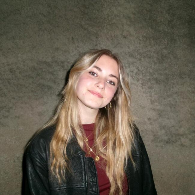 Babysitter in Saint-Priest: Laurine