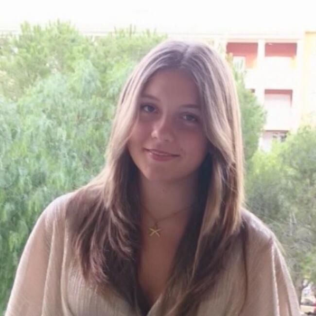 Babysitter in Bastia: Laorina