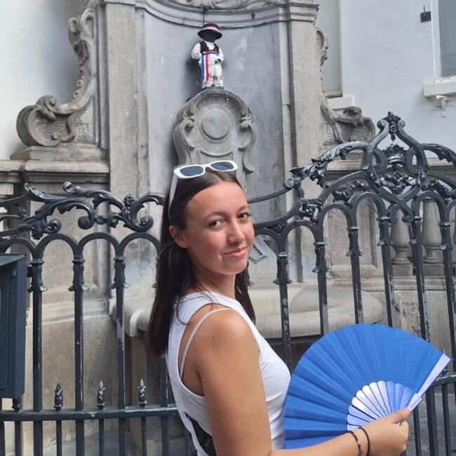 Babysitter in La Pobla de Vallbona: Paula