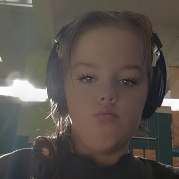 Babysitter in Greymouth: Aura