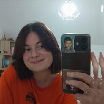 Babysitter in Troyes: Delia