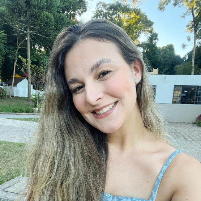 Babysitter in Curitiba: Amanda