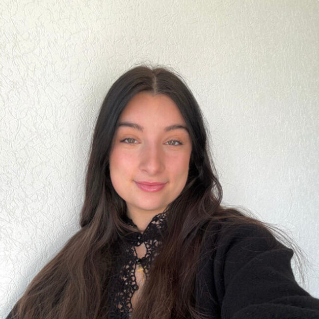 Babysitter in Breteil: Julie