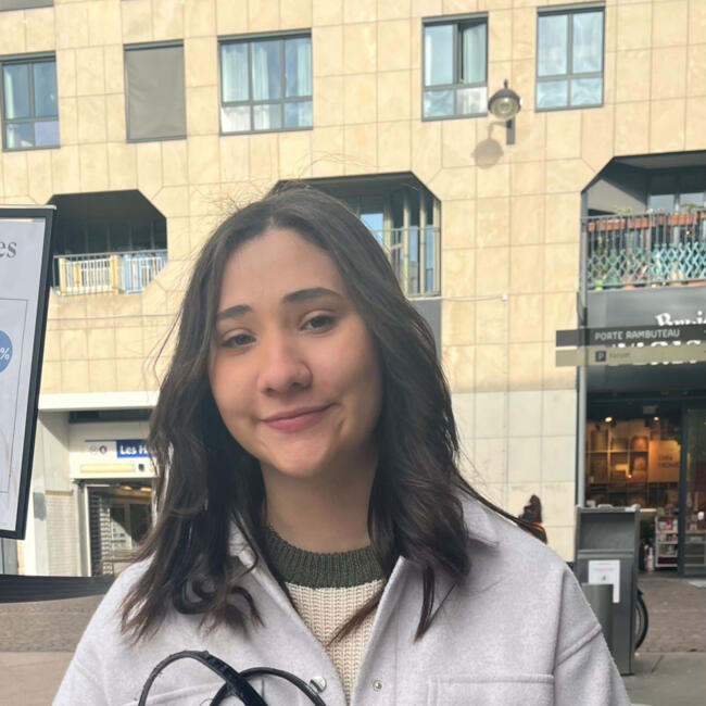 Babysitter in Paris: Sabrina