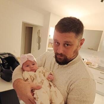 Posao čuvanja djece u Rijeka: posao čuvanja djece Vedran